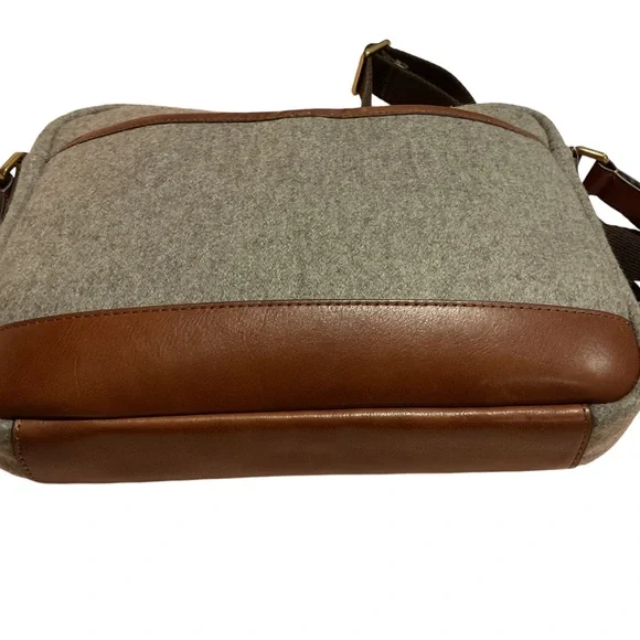 NWT_ Fossil Wool and Leather Messenger Bag - Brown and Brown!